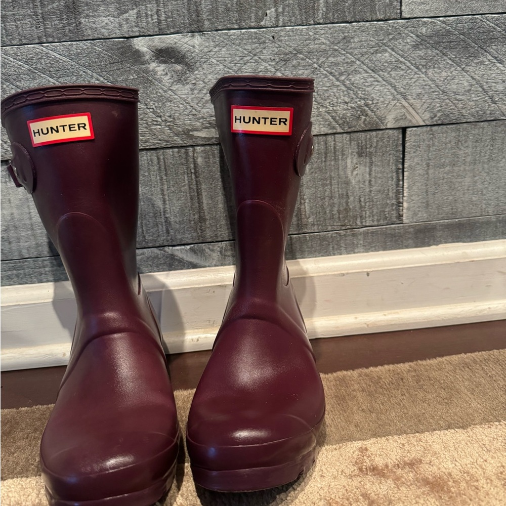 Size 6 women’s Purple Hunter boots